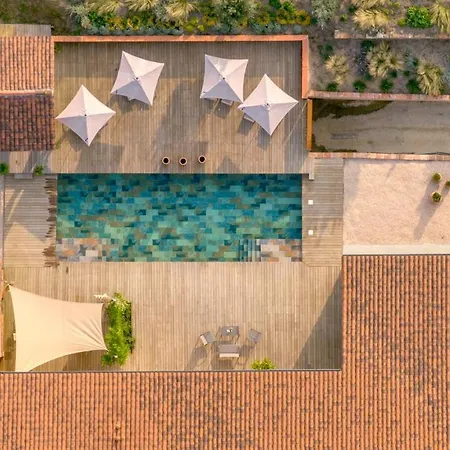 Casa de hóspedes Escons Domaine De Charme 3*