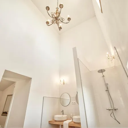 Casa de hóspedes Escons Domaine De Charme 3*