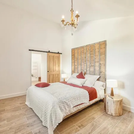 Casa de hóspedes Escons Domaine De Charme 3*